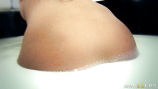 Nikki Sexx gets cold milk poured all over her ass