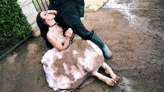 Tiffany Tyler sucks his large cock in the park