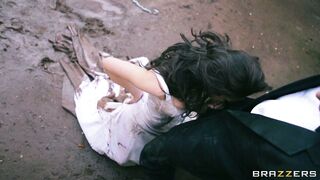 Tiffany Tyler sucks his large cock in the park