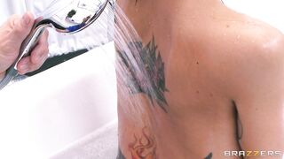 Gia DiMarco having fun in the bathroom with Johnny