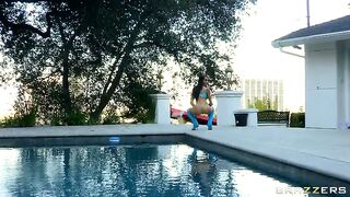 Juelz Ventura wearing sexy blue outfit demonstrating her tight ass outdoor