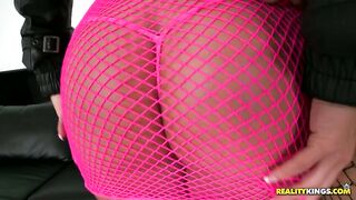 Bella Reese and Mischa Brooks shaking their big round asses