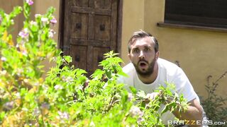 Bikini bimbo gone wild Angelica Taylor getting massaged outside