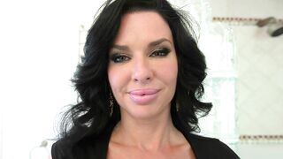 Pink lipstick milf Veronica Avluv gets her tits licked
