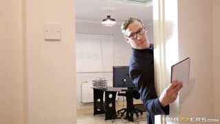 Classy secretary Cara Saint-Germain gives head around the office