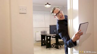 Classy secretary Cara Saint-Germain gives head around the office