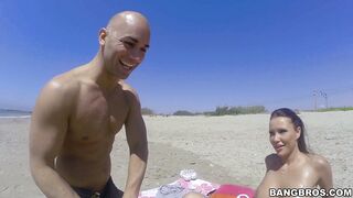 Beach babe with big tits Patty Michova licked in public
