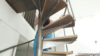 Big ass mom Sara Jay teasing in her blue leggings