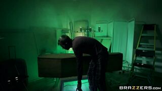 Blonde mummy Elicia Solis woken up from slumber and hungry for dick