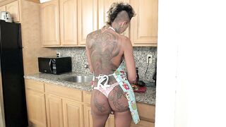 Tattooed brunette Bella Bellz enjoys anal fingering while making lunch