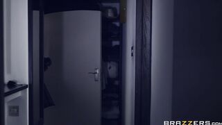 Busty British mom Kiki Minaj wants to fuck this burglar