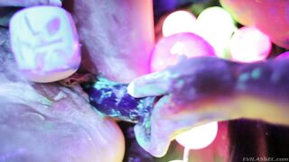 Dana DeArmond,Jada Stevens,Bella Danger &Karlee Grey florescent lesbos