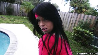 Ryan Smiles is getting her cunt lick out in public