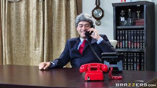 Belgian mom Eva Karera sucks off Bill's big dick in oval office