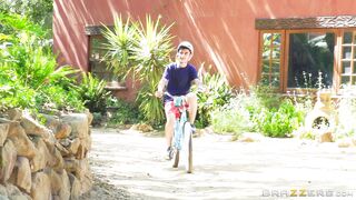 Busty MILF Veronica Avluv flashes little guy outdoors