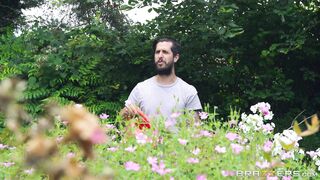 Cosplay redhead Ella Hughes sucks dick of Pokemon GO player