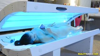 Tanning bed antics with horny 19 year old amateur Violet Starr