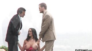 Carmella Bing blowing two hard cocks at the same time (2010)