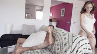 Betty Foxxx is shaking her pussy in front of us