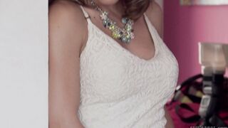 Betty Foxxx is shaking her pussy in front of us