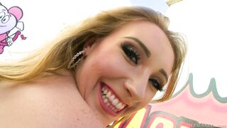 Harley Jade is shaking her ass before the camera