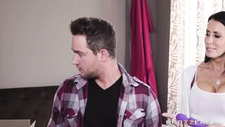 Reagan Foxx seduces a guy with her curvy body