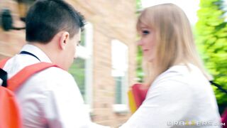 Jenny Diamond seduces her friend from school with her body