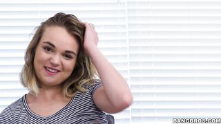 Madisson Reese is removing her clothes in a solo show