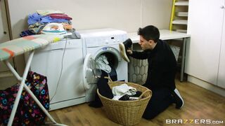 Valentina Ricci gets her big boobs licked in the laundry