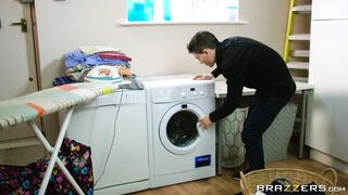 Valentina Ricci gets her big boobs licked in the laundry