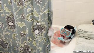 Mandy Muse does not notice stebro jerking on her in bathroom