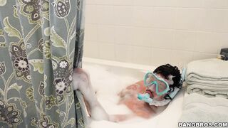 Mandy Muse does not notice stebro jerking on her in bathroom