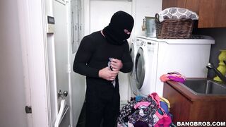 Busty mom Sara Jay was captured by the thief in the mask