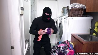 Busty mom Sara Jay was captured by the thief in the mask