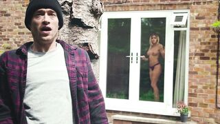 Dude spies on udressing blonde Jessa Rhodes