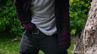 Dude spies on udressing blonde Jessa Rhodes