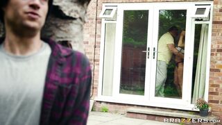 Dude spies on udressing blonde Jessa Rhodes