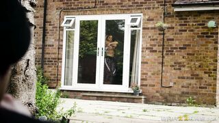 Dude spies on udressing blonde Jessa Rhodes