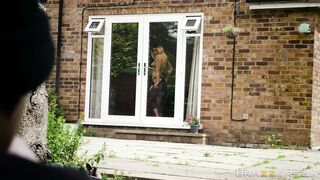 Dude spies on udressing blonde Jessa Rhodes