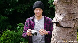 Dude spies on udressing blonde Jessa Rhodes