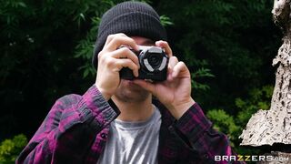 Dude spies on udressing blonde Jessa Rhodes