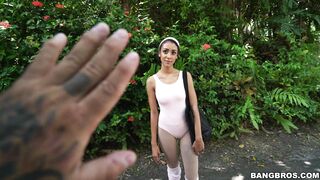 Amateur Ariana Aimes flashes her nice boobs outdoors