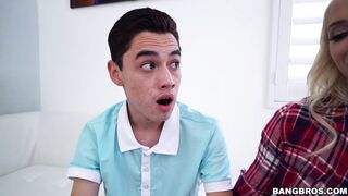 Alix Lynx serves Juan's dick with her skillful mouth