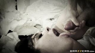 Latina Violet Starr gets facialed by the big prick