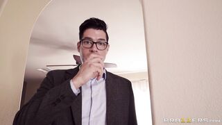 Busty bombshell Nicolette Shea takes the bath