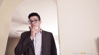 Busty bombshell Nicolette Shea takes the bath