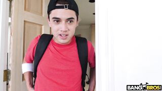 Lauren Phillips and Lilly Ford are playing lesbo games