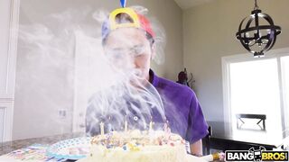 MILF Reagan Foxx gets her pussy licked by Juan