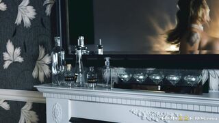 Liza Del Sierra slides her trimmed pussy on the hard prick