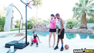 Hot MILF Makayla Cox gives nice blowjob outdoors